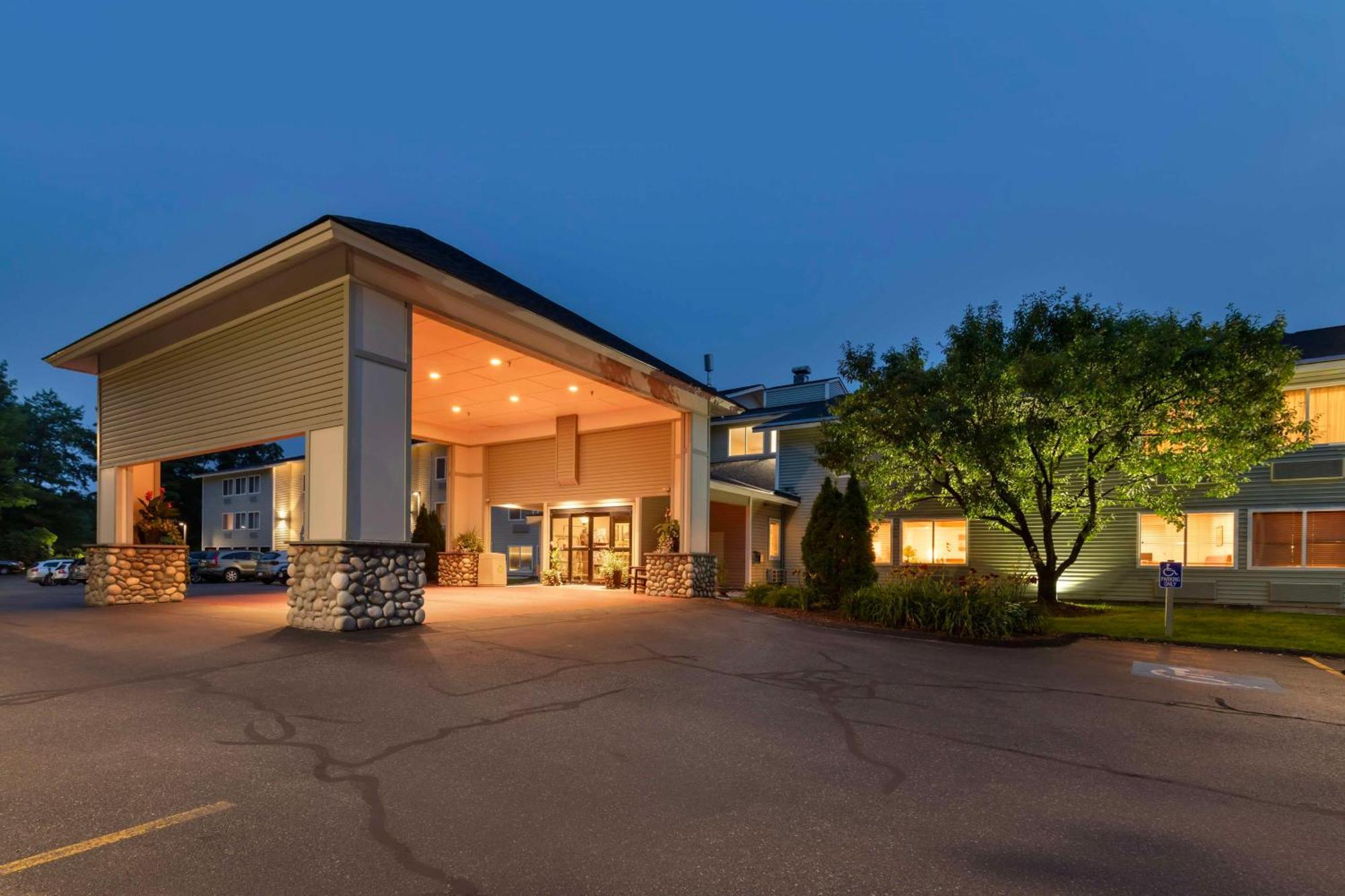 Best Western Plus Windjammer Inn & Conference Center Burlington Exterior photo